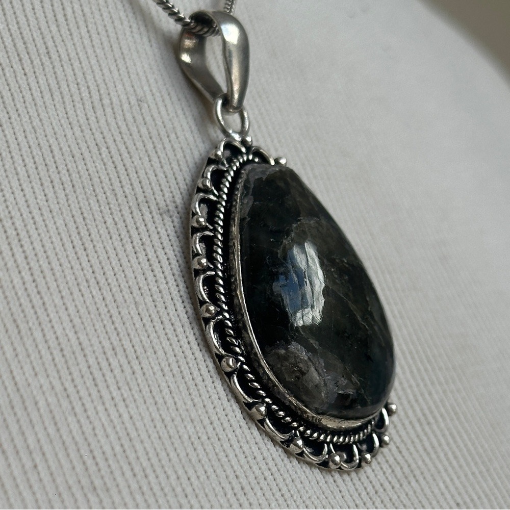 Teardrop Shape Labradorite Pendant - Unique Blue Flash - Picture 6 of 9